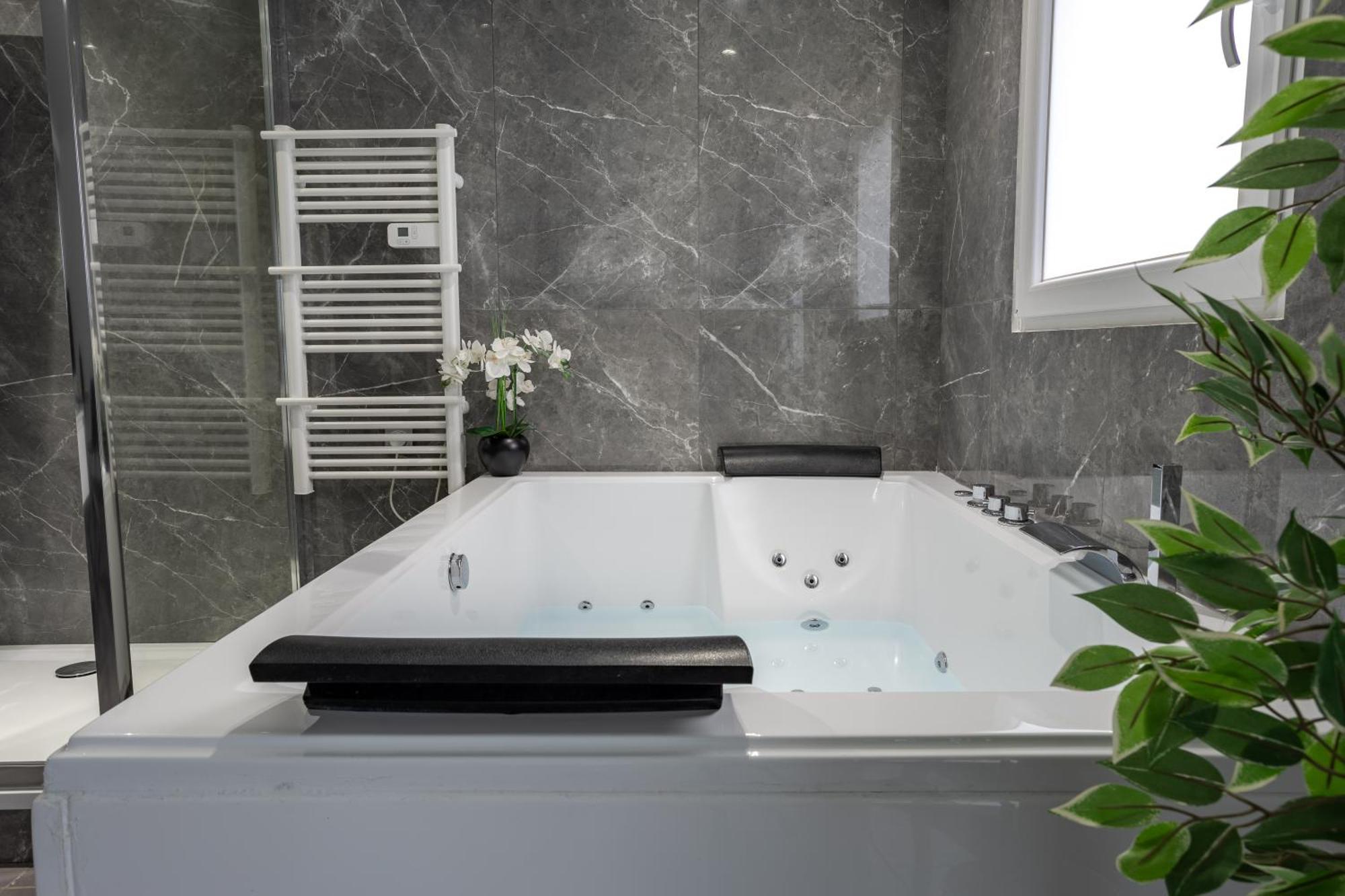 סאבניי-לה-טמפל Suite Avec Jacuzzi & Terrasse מראה חיצוני תמונה