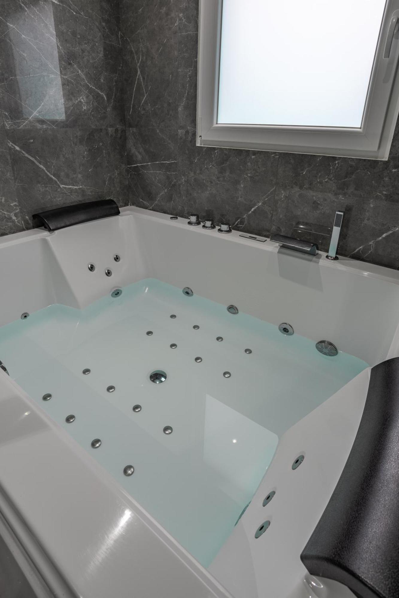 סאבניי-לה-טמפל Suite Avec Jacuzzi & Terrasse מראה חיצוני תמונה